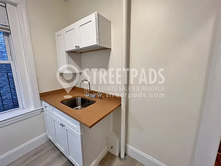 33 Park Dr #12 — Photo 4