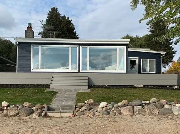 32860 Nueman Trl, Lindstrom, MN 55045