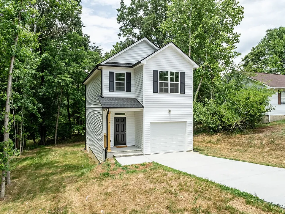 737 Grover Ln