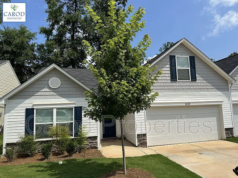 3 bed, 2.0 bath, 1800 sqft, $1,845 — Photo 1