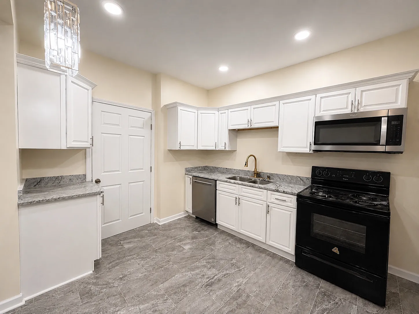 3 bed, 1468 sqft, $2,300 — Photo 3