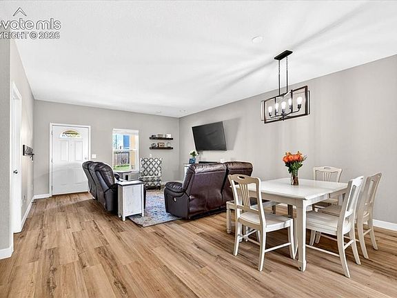 3rd image of 2721 Quarterland St