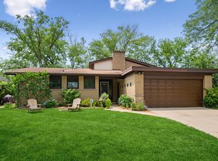 421 Locust Rd, Wilmette, IL 60091