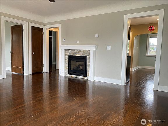 4th image of 1006 7th Avenue NW