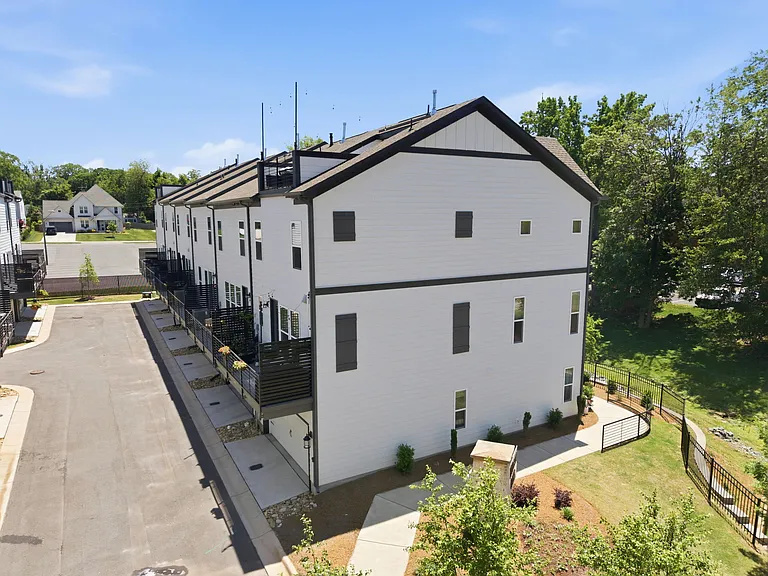 3008 Oak Landing Dr — Photo 40