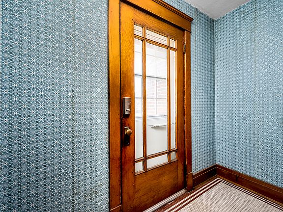 3rd image of 342 N Park Ave Unit 1