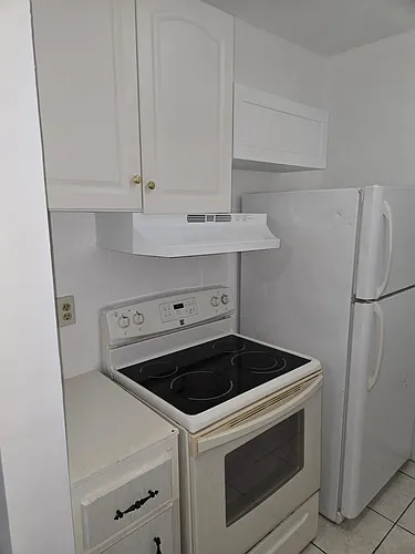 230 SW 11th Ave #17 Photo 1
