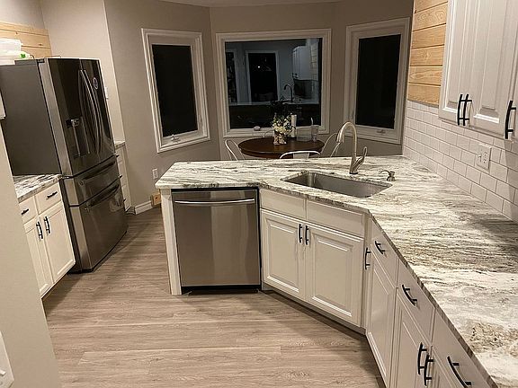 5th image of 5396 Shorewood Dr