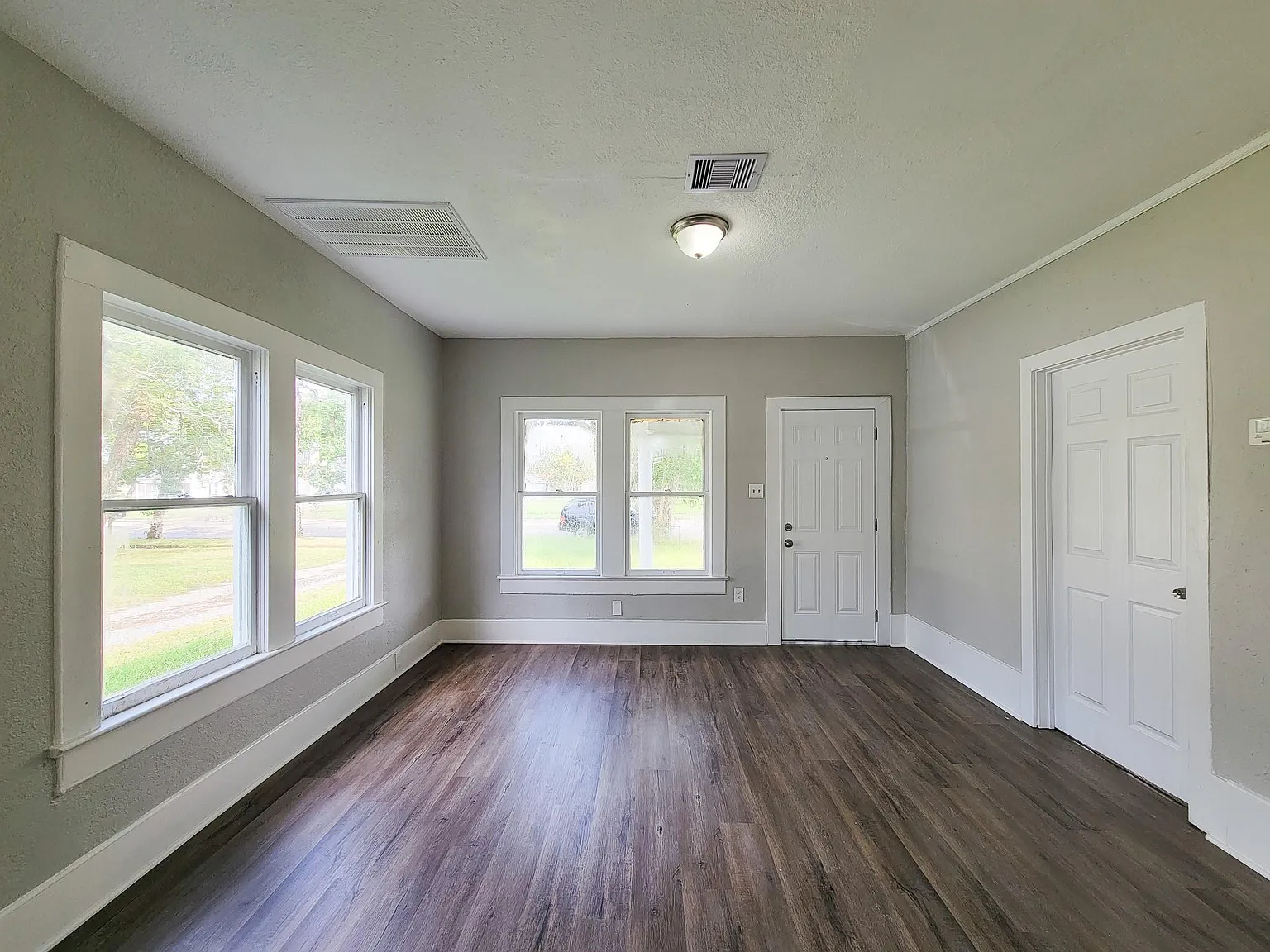 4 bed, 2.0 bath, 1716 sqft, $1,875 — Photo 3