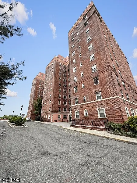 70 S Munn Ave #303