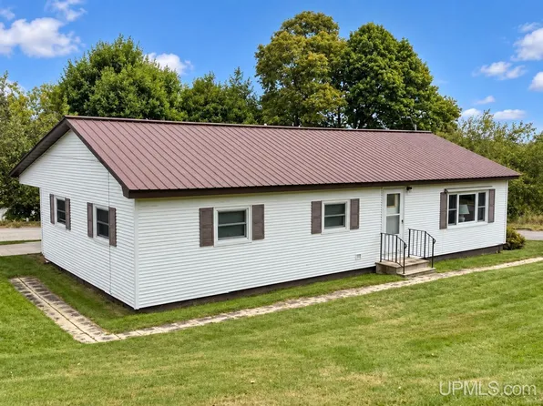 220 N 5th St, Crystal Falls, MI 49920