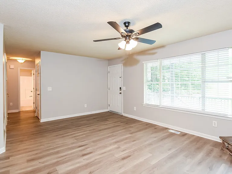 221 Martins Ct — Photo 5
