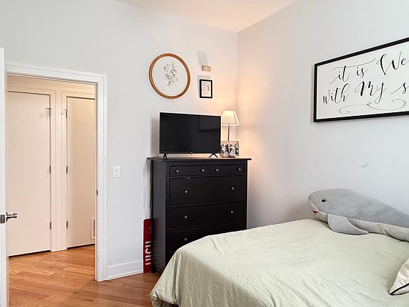 5th image of 843 N Leavitt St #2R