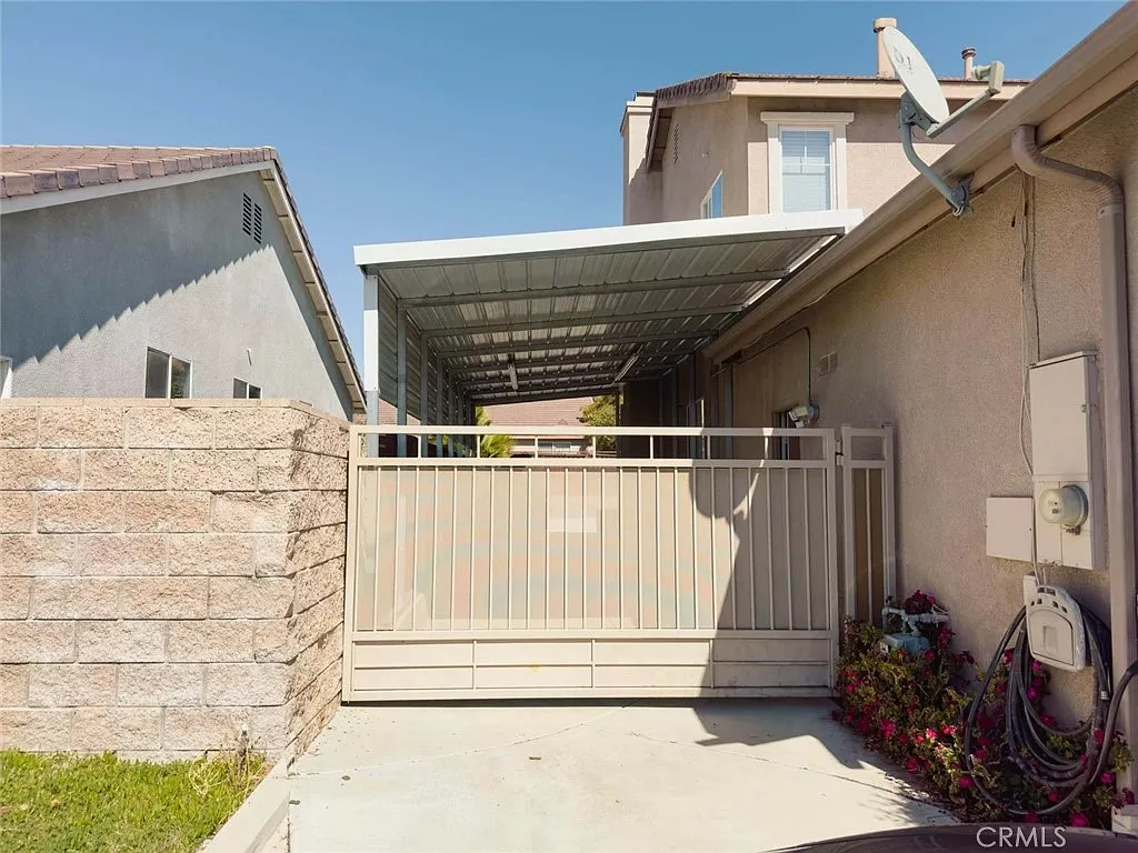 4 bed, 2565 sqft, $3,400 — Photo 3