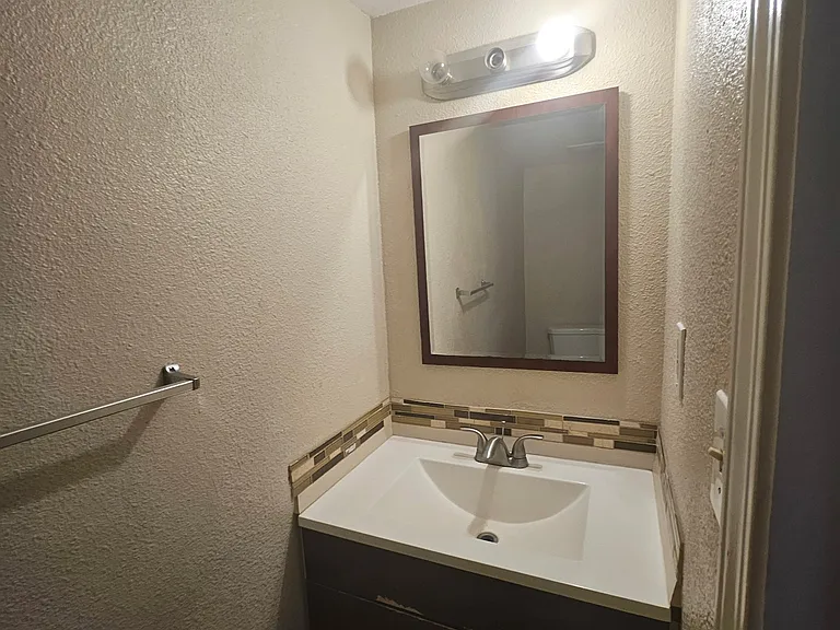 3318 R St #B — Photo 4