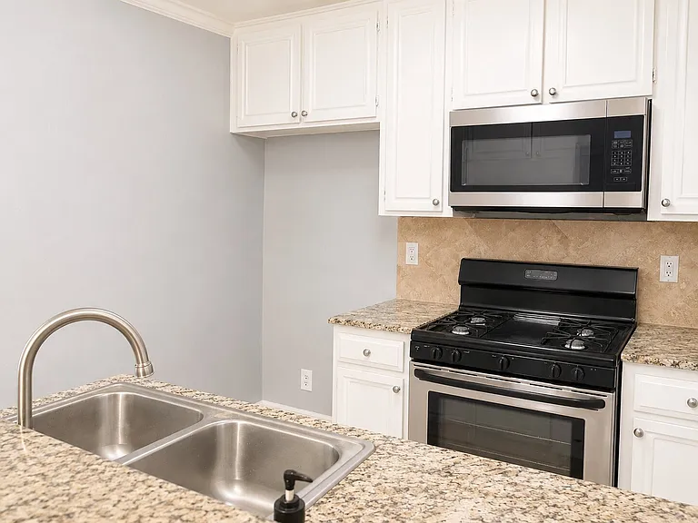 7035 Woodley Ave #130 — Photo 4