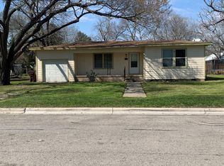 817 W Live Oak St, Lockhart, TX 78644