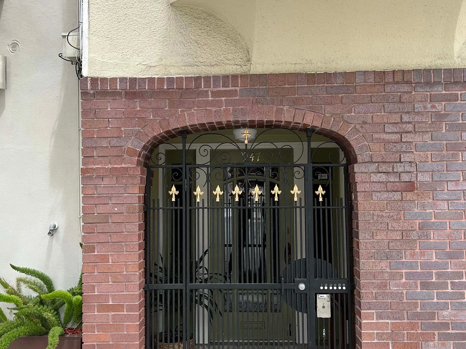 947 Church St — Photo 2