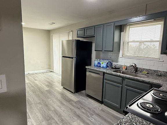 3rd image of 8420 Warren Dr
