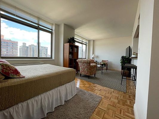 5th image of 1500 Lexington Ave Ph B