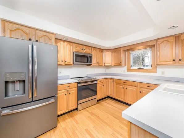 65 Hawthorn Street, Hartford, VT 05088