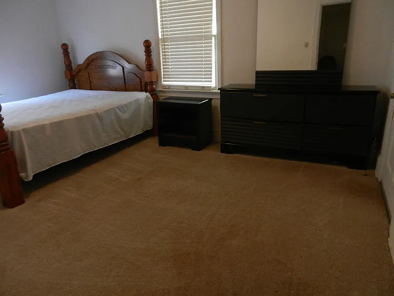 $435/m room for rent