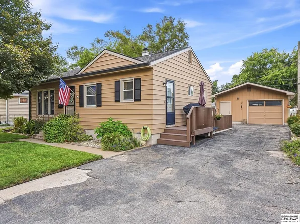 905 Hopkins Dr, Bellevue, NE 68005