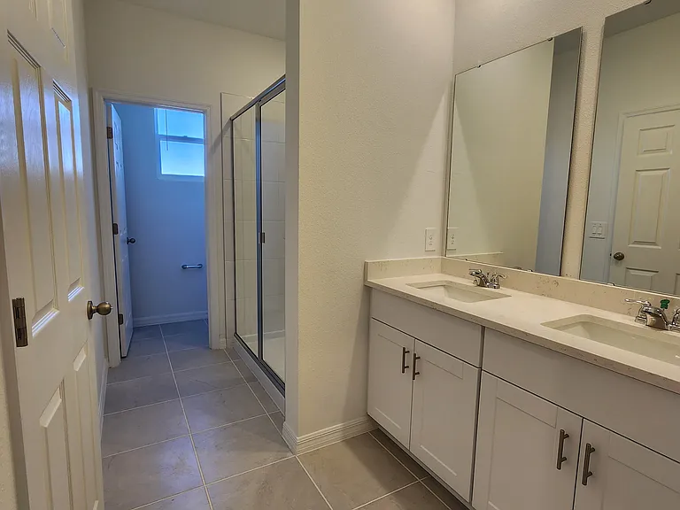 Master Bath, Dual sink