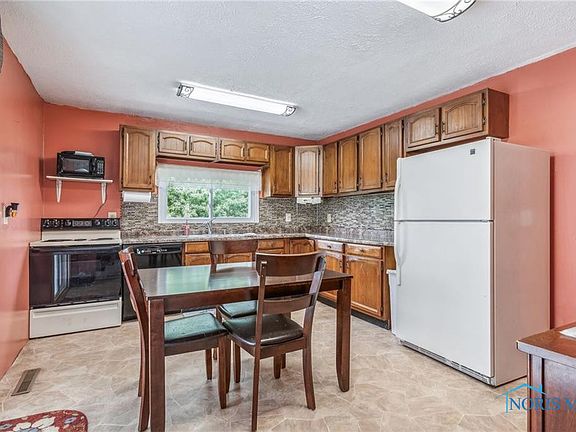 5th image of 605 S Davis St