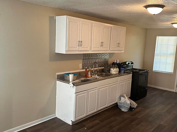 3rd image of 873 Fort Hill St