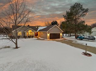 S47W25739 Wood Lilly LANE, Waukesha, WI 53189