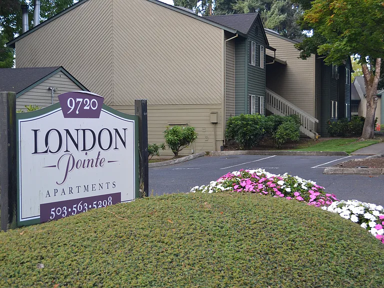 London Pointe Apartments — Photo 20