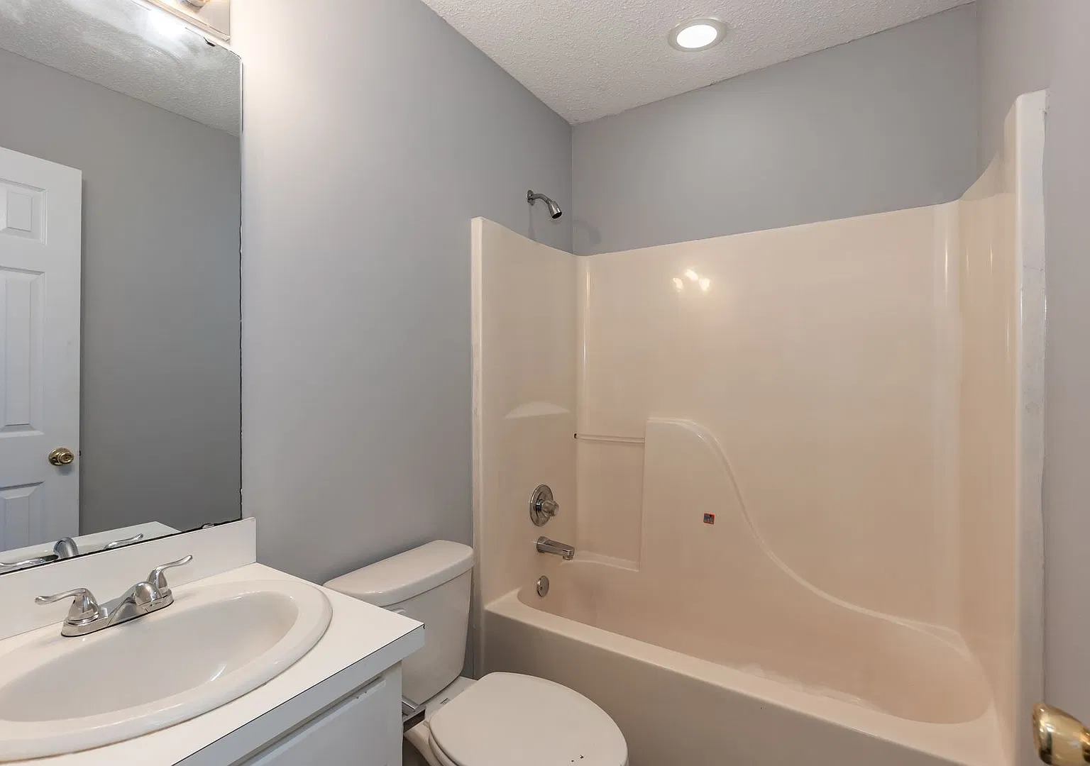 Amazing 3 bedroom home in Downtown Zebulon — Photo 4