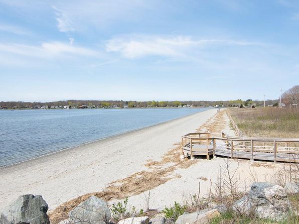61 Bayview Ave, Swansea, MA 02777