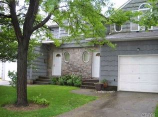 25A Marwood Rd N, Port Washington, NY 11050