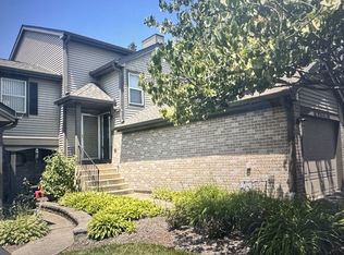 980 Butter Creek Ct, Hoffman Estates, IL 60169