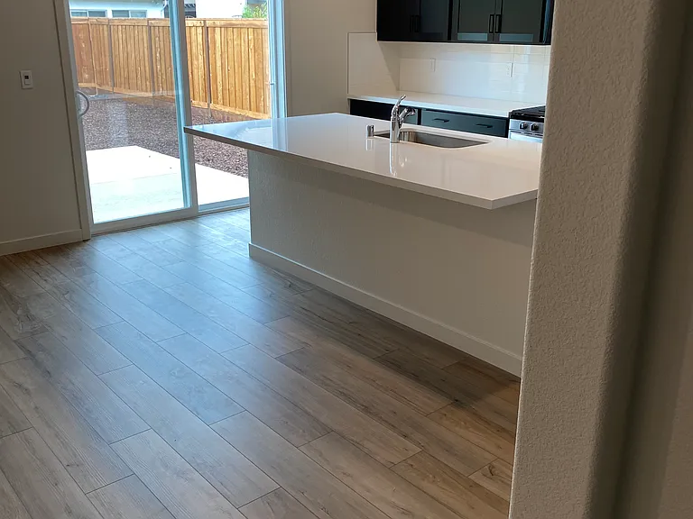 706 Diamond Valley Rd — Photo 3