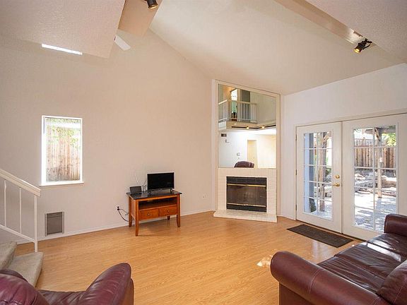 3rd image of 301 Canterbury Ave