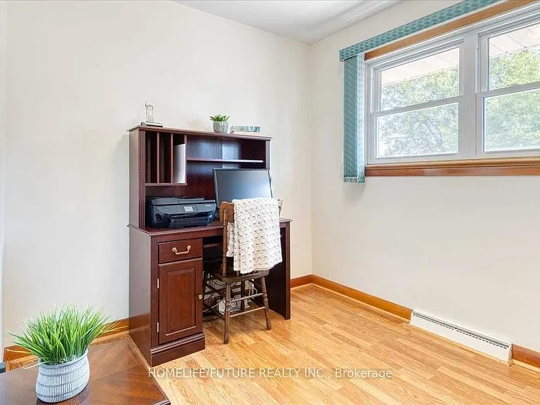 581 Gibbons St — Photo 12