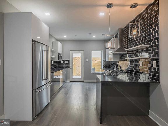 4th image of 1715 Ingersoll St #1