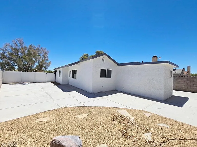4419 Fairmont Cir — Photo 4