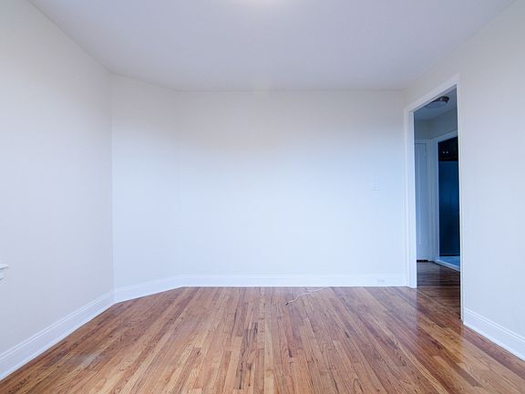 4th image of 34-32 91st St APT E23