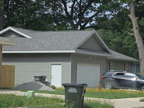 3rd image of 1077 Leonard Ave