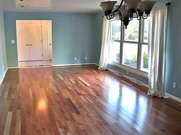 4th image of 7250 Laurel Oak Ln