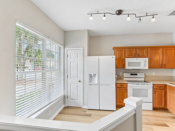 5th image of 3529 Lone Tree Ln