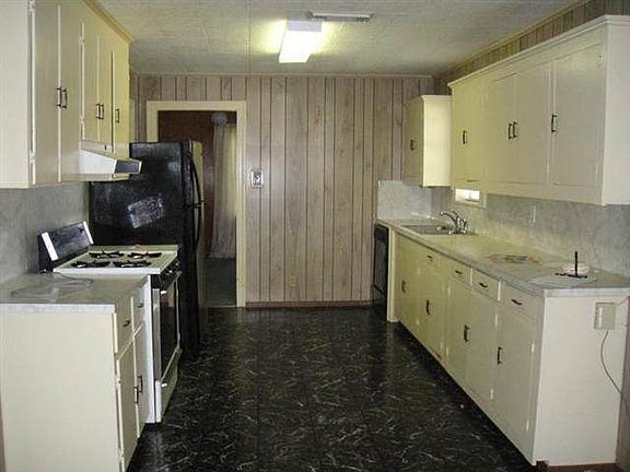 4th image of 3948 Hays Ave