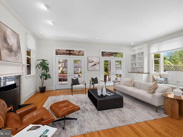 4561 Macarthur Blvd NW, Washington, DC 20007