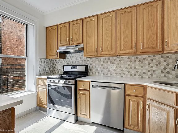 3rd image of 220 E 30th St #2