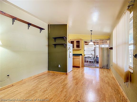 3rd image of 1915 Beechwood Dr