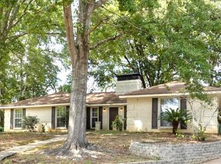 100 Hampton Cir, Hattiesburg, MS 39401